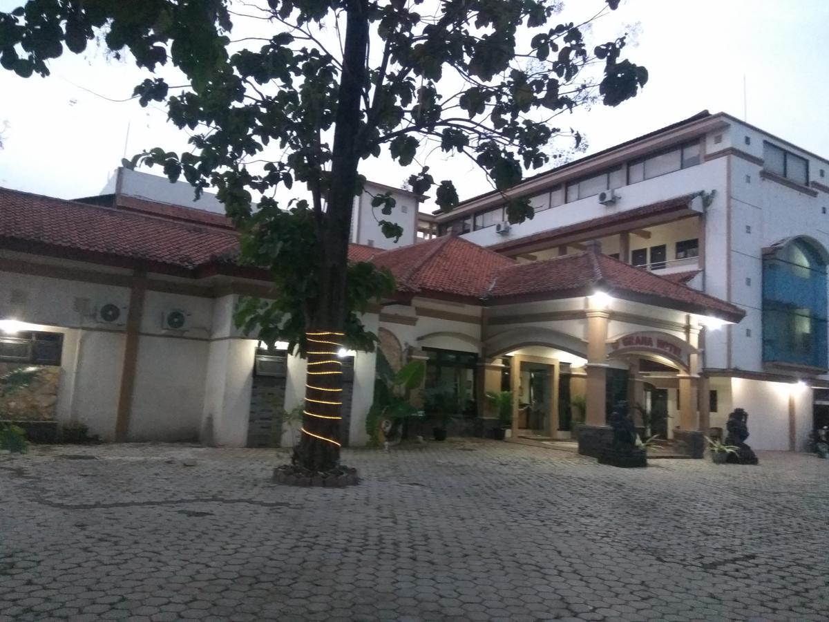 Graha Hotel Sragen Exterior foto